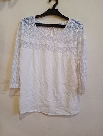 Naf Naf Weißes Spitzenshirt mit langen Ärmeln