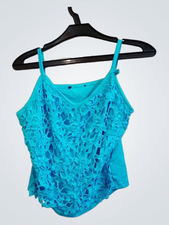 Blaue Spaghettiträgershirt mit Spitzenverzierung