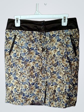 TRUCSO Floral Print Button-Front Skirt