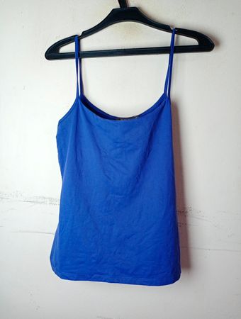 Blaues Spaghetti-Top