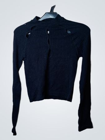 Stradivarius Schwarzes Rippenshirt mit Cut-out und Mock Neck, langärmlig
