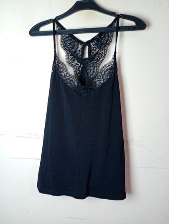 Vero Moda Schwarzes Spitzen-Camisole-Top