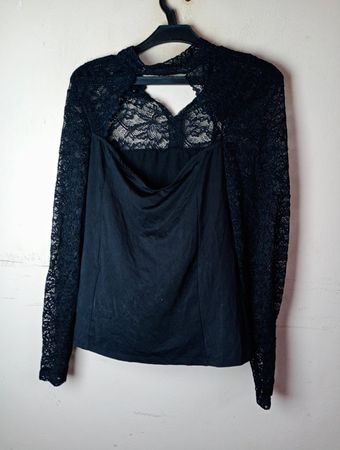 Amisu Schwarzes Spitzen-Longsleeve-Oberteil