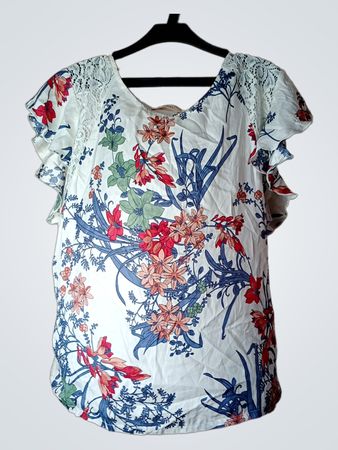 Blumenmuster-Top mit Spitzen_detail