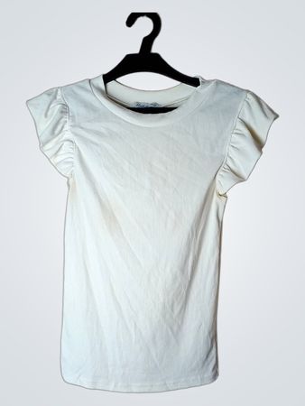 weißes T-Shirt mit Rüscheärmel
