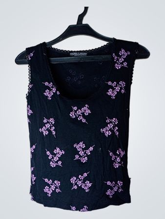 SISTAAZ Schwarzes Blumenshirt ohne Ärmel