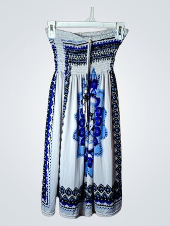 Trägerloses Maxikleid mit blauem Muster