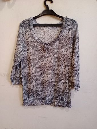 Durchsichtige Bluse mit Blumenmuster