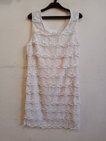 SUISSESCOLLECTION Weißes Spitzen-Rüschendress