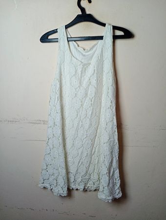 Weißes Spitzen-Trägershirt
