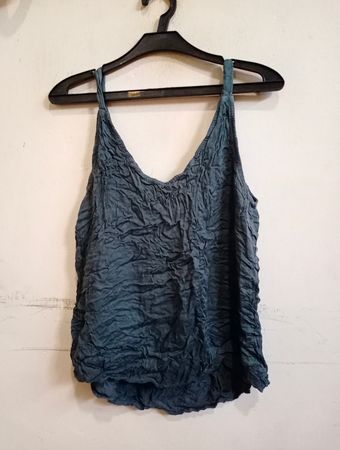 Zerknittertes Stoff-Tanktop, hergestellt in Italien