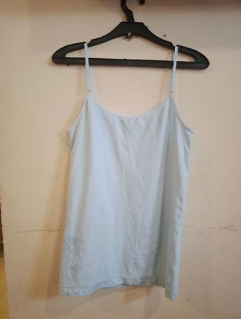 Hellblaue Spaghetti-Träger