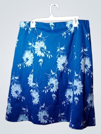 Blumenrock in Blau