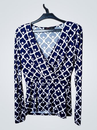 Lola Liza Damen Blau und Weiß Geometrischer Druck Langarm V-Ausschnitt Wickeloberteil