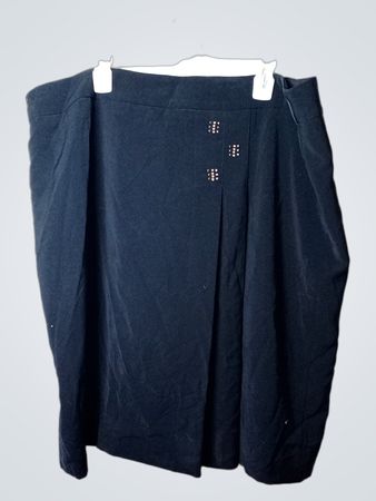 Schwarze Röcke mit Verzierungen