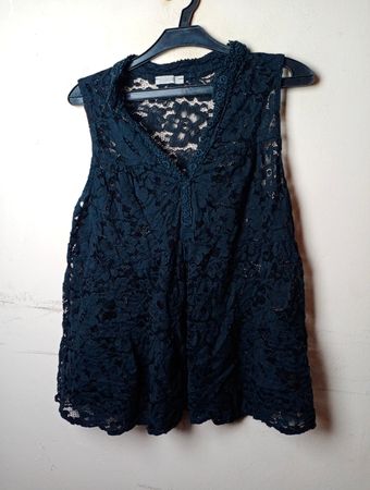 Schwarzes Spitzen-Ärmellos Shirt
