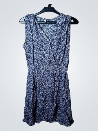 Ärmelloses V-Ausschnitt Wickeldress mit blauem Blumenmuster