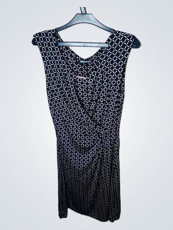 M by M SQUITOS Schwarzes und Weißes Geometrisches Druck Ärmelloses Kleid