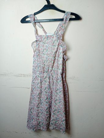 Blumenmuster Latzkleid
