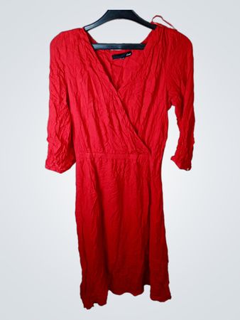 Rotes Wickelkleid