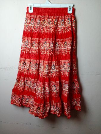 Rote gestufte Maxi-Rock mit Blumenmuster