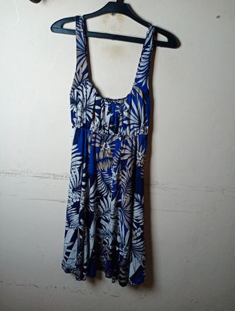 Blaues Blumenmusterkleid