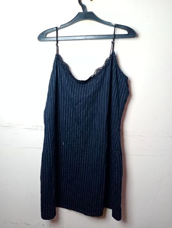 Kollektion Schwarze Nadelstreifen Spitzenbesatz Cami