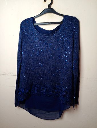 HUMAN PEOPLE TO PEOPLE SLOW FASHION Blauer, mit Pailletten verziierter, langärmeliger Top mit Chiffon-Saum