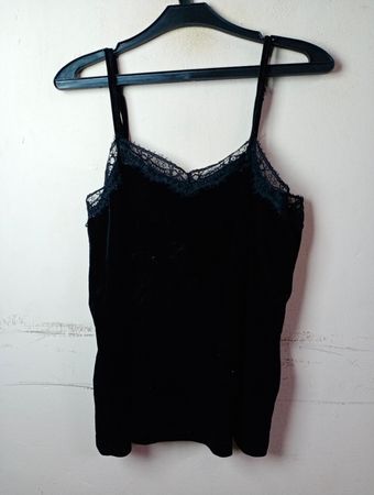 JACQUELINE deYONG Schwarze Spitzenbesatz Top