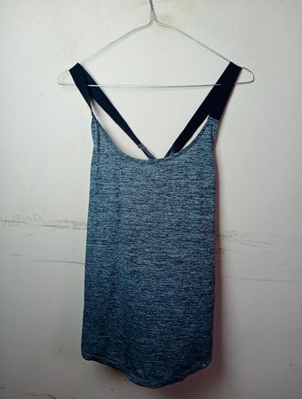 Blaues meliertes Tank-Top mit überkreuzten Trägern