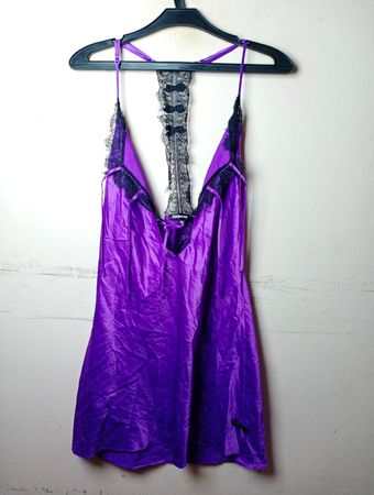 Darjeeling Purple Satin Spitze Nachthemd Größe 36