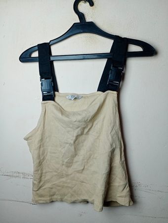 Och Beige Rippen-Top mit Schnallen-Trägern