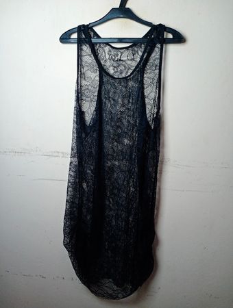 Schwarzes Spitzentop