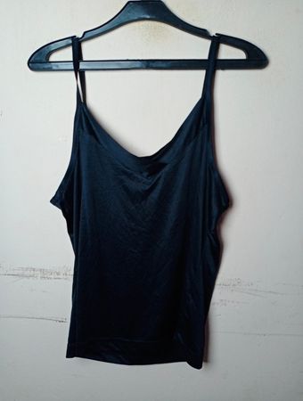 Schwarzes Top