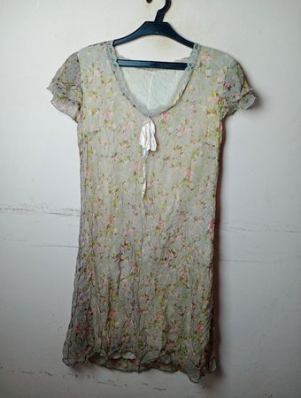 Durchsichtiges Blumenkleid mit Spitzenbesatz