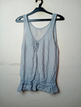 Damen Graues Ärmelloses Tanktop mit Rüschensaum