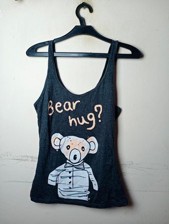 Love to Lounge „Bärenumarmung?“ Grafik Tanktop