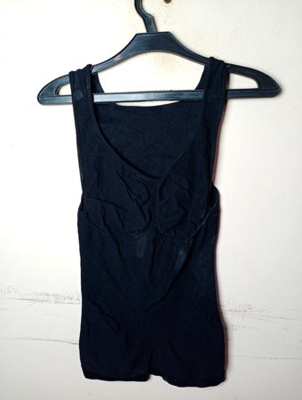 Schwarzes Tanktop