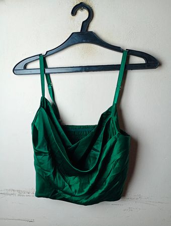 Grünes Smocked Cami-Top