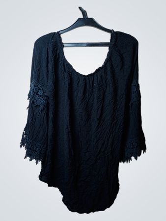 Schwarze Spitzenbluse mit Besatz