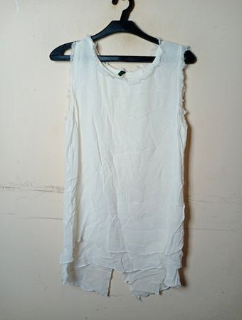 BENETTON Weißes ärmelloses geschichtetes Kleid