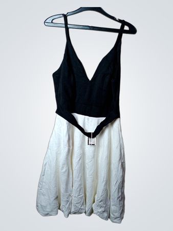WOTG Schwarz-weißes Kleid