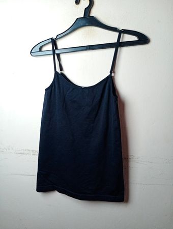 Schwarzes Spaghetti-Träger-Tanktops