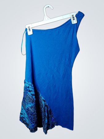 Debali Blue One Shoulder Dress mit Batikdruck
