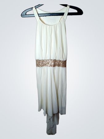 Weißes Kleid mit Paillettenmantel