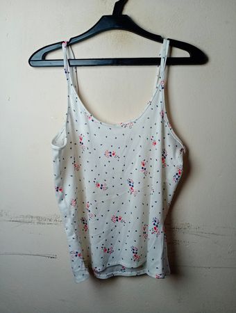 Weißes Top mit floralem Druck