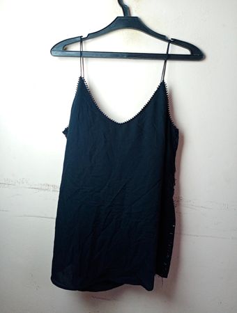 VERA & LUCY Schwarzes Kleid mit Spitzenbesatz