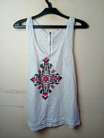 Weißes Tanktop mit geometrischem Druck