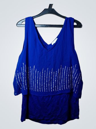 NEW YORK & COMPANY Blauer verziertes geschichtetes Top