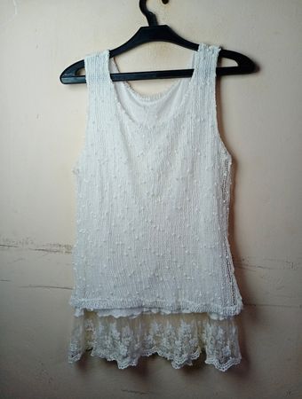 Tanktop mit weißer Spitzenbesatz